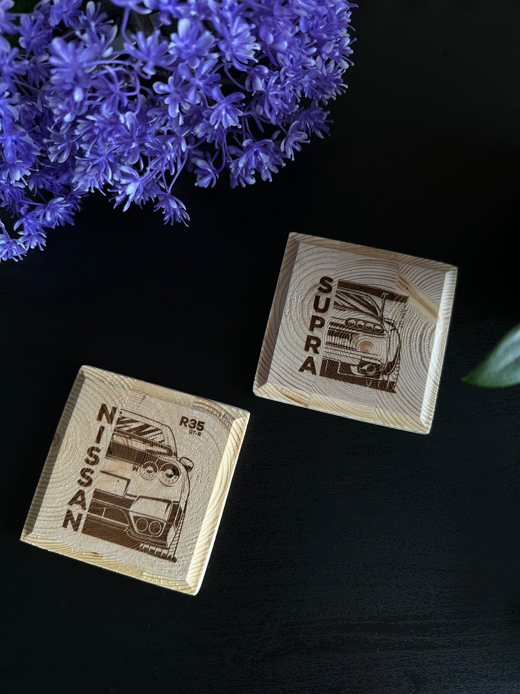 Furu – Bilmotiv Underlägg 4-pack (Lasergravyr)