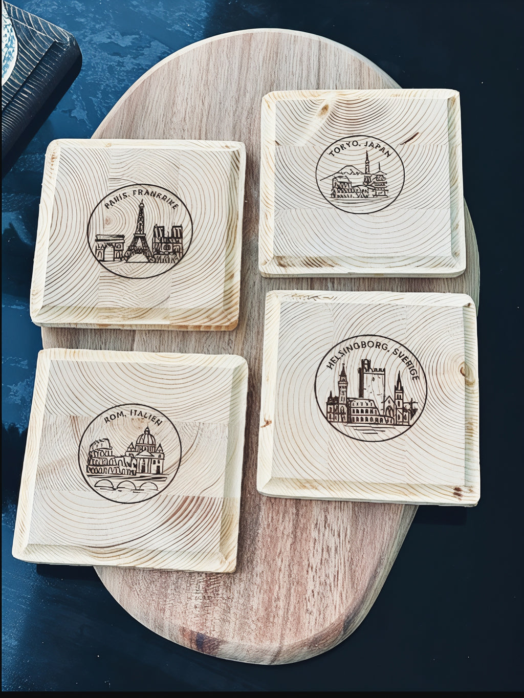 Furu – Städer Underlägg 4-pack (Lasergravyr)